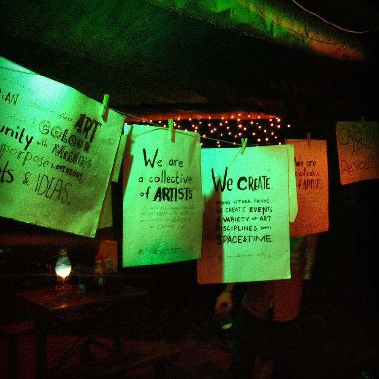 Jungle Monkey Backpackers Hostel Port Saint John's ภายนอก รูปภาพ