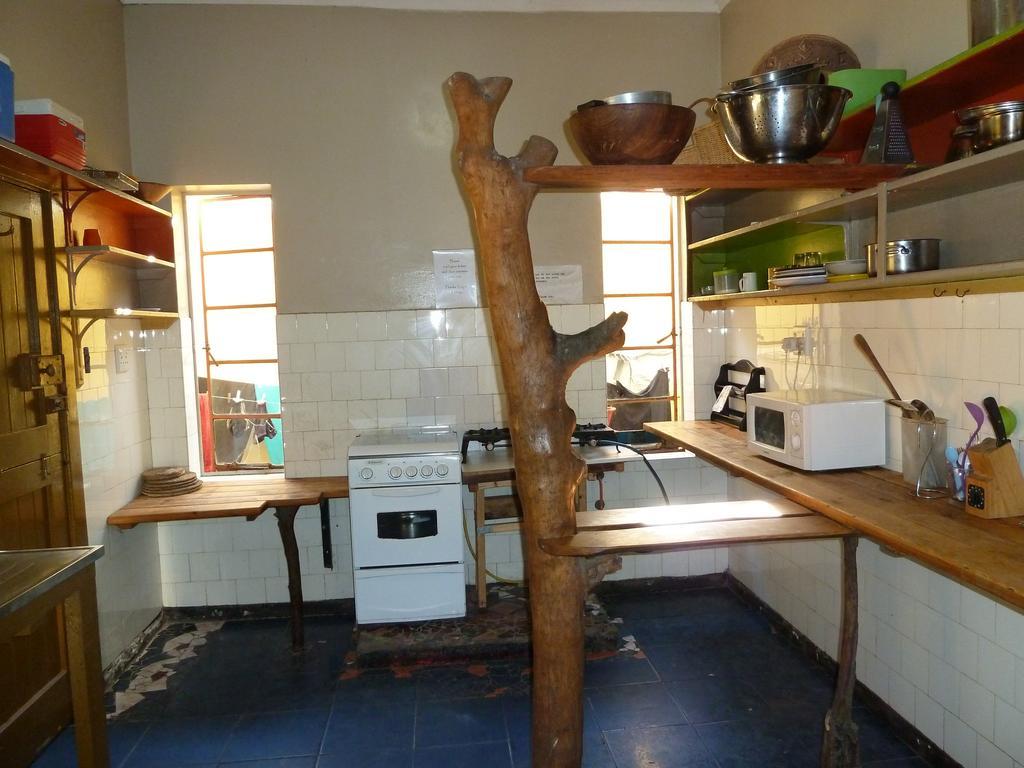 Jungle Monkey Backpackers Hostel Port Saint John's ภายนอก รูปภาพ