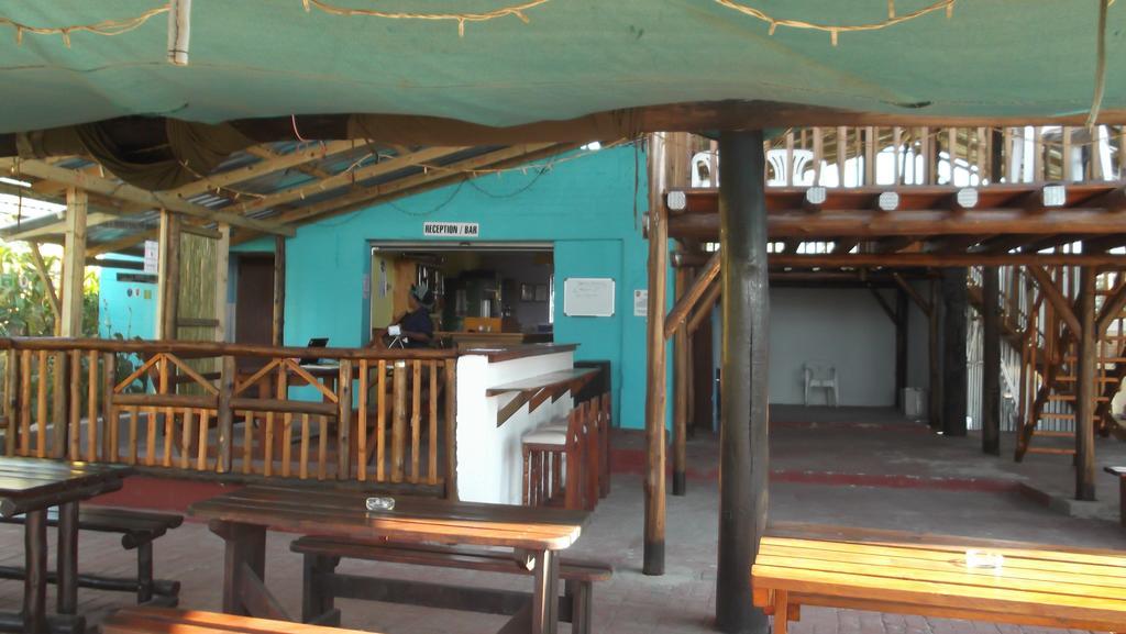 Jungle Monkey Backpackers Hostel Port Saint John's ภายนอก รูปภาพ